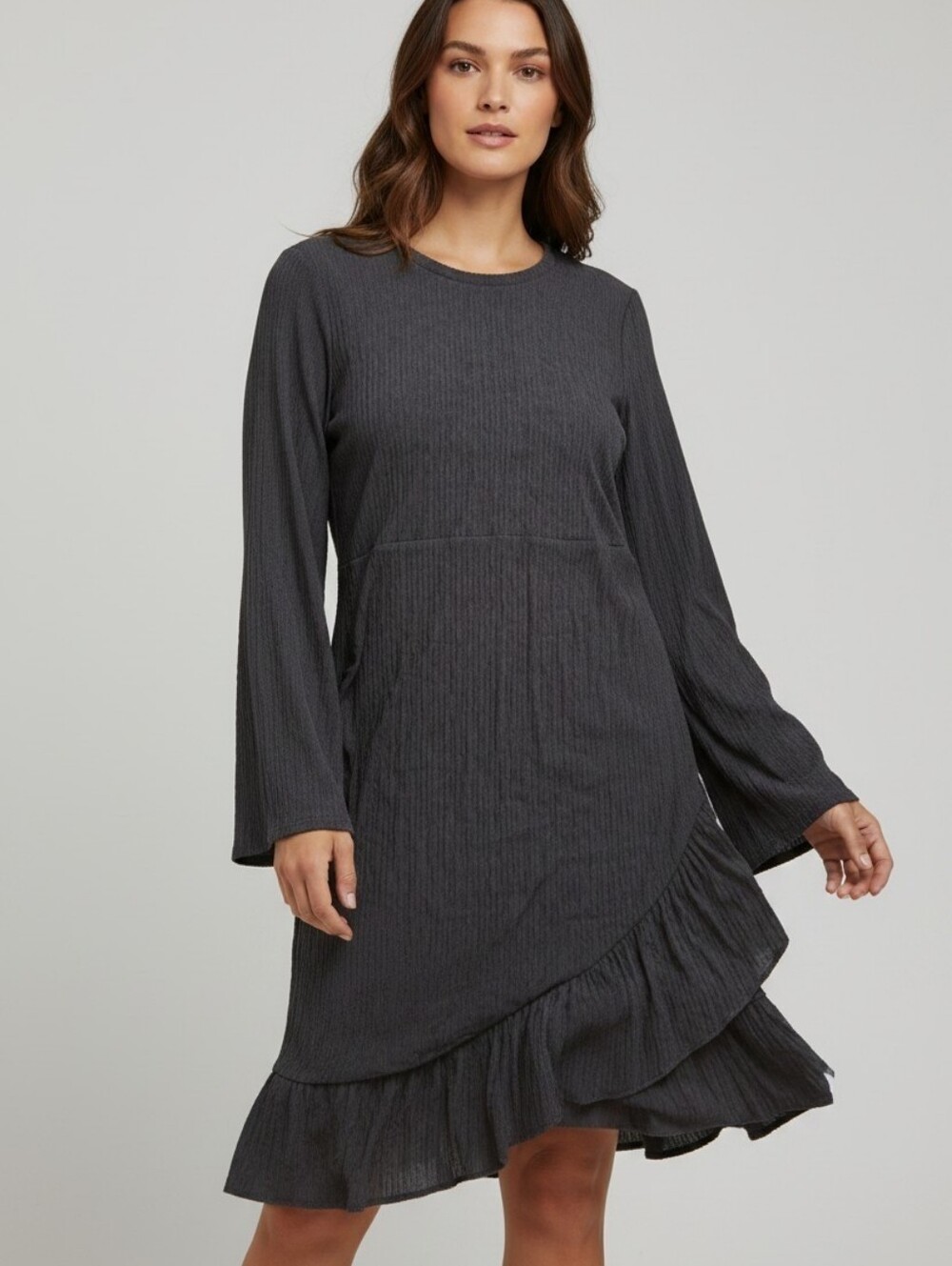 Women's Black Crinkle Shift Dress Ruffle Hem Knee Length Long Sleeve M